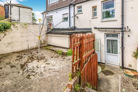 2 bedroom flat to rent - Photo 5