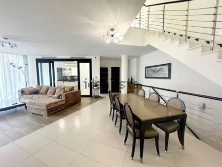 Alquiler de chalet pareado en Calle Sibelius - Photo 5