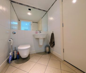 2 bedroom penthouse to rent - Photo 4