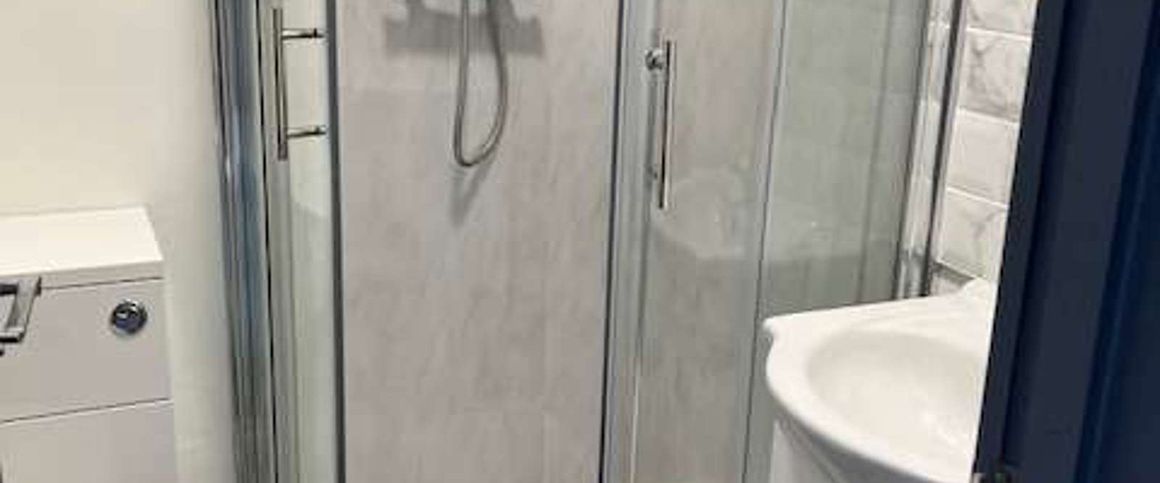 LARGE DOUBLE ENSUITE BEDROOMS IN PURPOSE BUILT HMO ROOM 4 - Photo 1