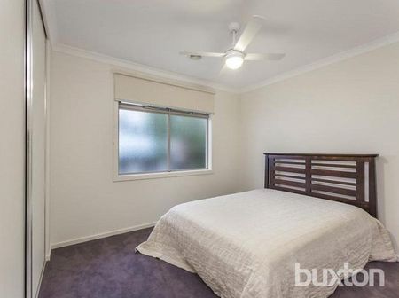 Three Bedroom Family Home - Photo 4