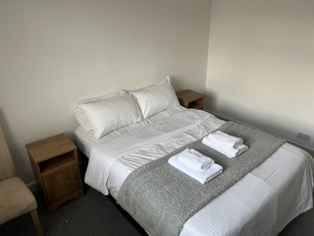 4 Bed Flat, Woodland Terrace, SE7 - Photo 5