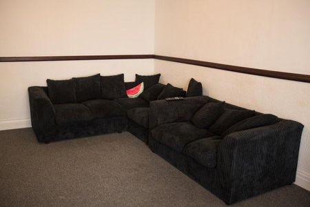 4 bedroom house share to rent - Photo 3