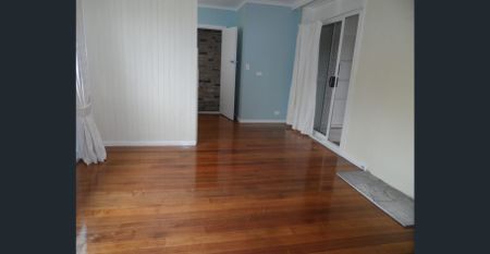 Oliver's Hill - Spacious Backyard - Photo 2