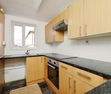 2 bedroom semi-detached house to rent - Photo 4