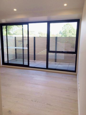 Modern 2Bed, 2Bath, 2Car Apartment with Built-in Fridge, Washing Machine & Dryer - Photo 4
