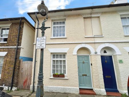 2 bedroom terraced house to rent - Photo 2