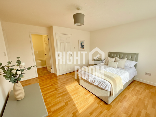 London Road, Portsmouth - Photo 1