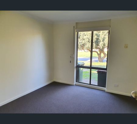 5 Larrimah Road, Morphett Vale, SA 5162 - Photo 2
