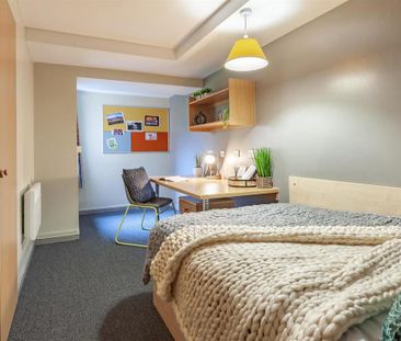 1 bedroom in a flat share to rent - Photo 6