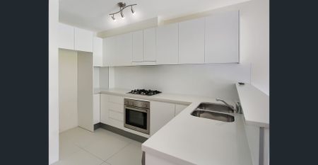 3 Bedroom Townhouse with 3 Bathrooms & 3 Car garage - Photo 2