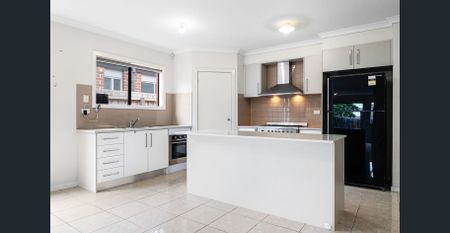 4 BEDROOM FAMILY HOME - Photo 5