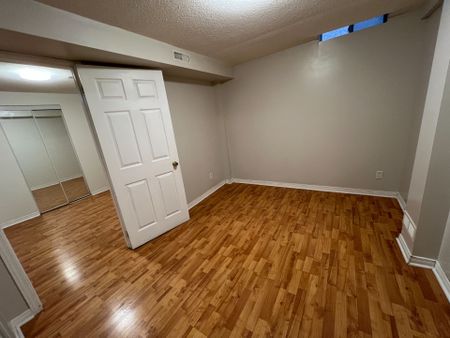 For Lease - 13 Grosbeak Crescent Unit# Basement, Toronto, Ontario - Photo 4
