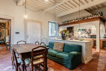 Elegant apartment in a heritage palazzo in Lucca