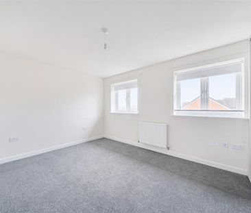 4 bedroom semi-detached house to rent - Photo 1