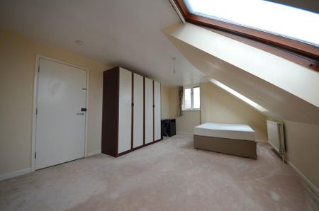 1 bedroom in a flat share to rent - Photo 3