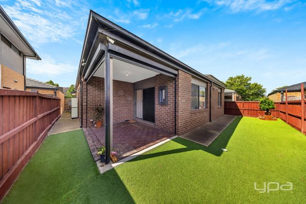 Stylish Family Living in Waterhaven Estate !! - Photo 1