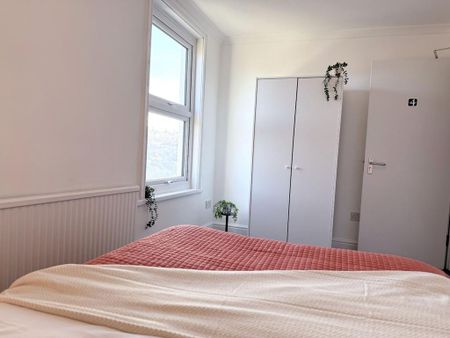 1 bedroom in a house share to rent - Photo 4