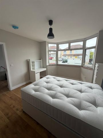 Kingsholm Road, Southmead, Bristol - Photo 4
