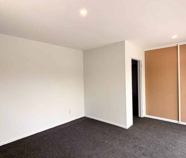 Refurbished home - New carpet and paint throughout - Photo 1