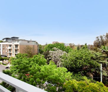 Unfurnished luxury two bedroom timber floor apartment with cage for... - Photo 4