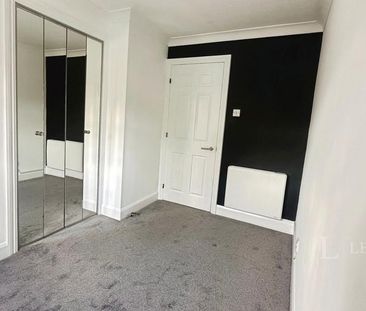 3 bedroom flat to rent - Photo 3