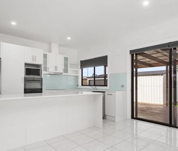 The Perfect 3 Bedroom home with a Garage to Impress - Photo 6