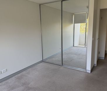 Centrally located - Photo 4