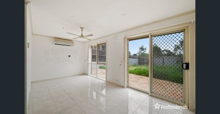 Spacious Family Home in Prime Location! - Photo 2