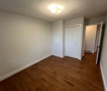 69 Old Oak Road - Upper Unit, 3 bed, 1 bath - Photo 6