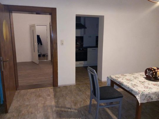 freundliche 3-Zimmer Wohnung mit möblierter Küche und Terrasse - Photo 1