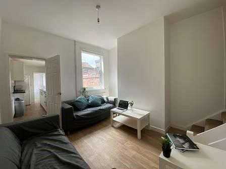 3 bedroom house share to rent - Photo 1