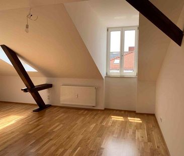 Glück kann man mieten! Besichtigen Sie diese charmant ausgebaute Dachgeschosswohnung - Foto 3