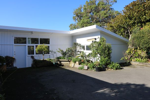 2 Bedroom Warm Quality property in Khandallah, Welliington - Photo 1