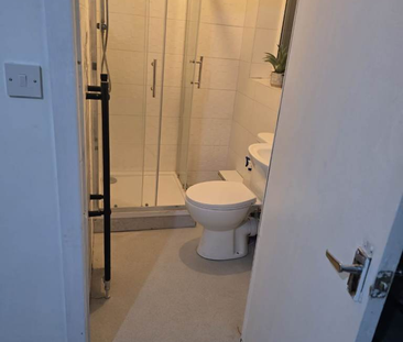 1 bedroom in a house share to rent - Photo 5