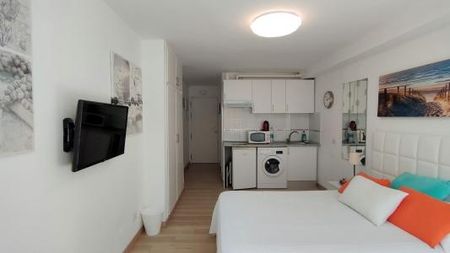 A lovely, centrally located and cosy studio flat is available for short-term rental in Puerto de La Cruz, right by the beach. - Photo 2