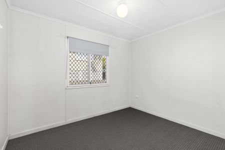 Neat & Tidy Unit in Stafford Heights - Photo 5