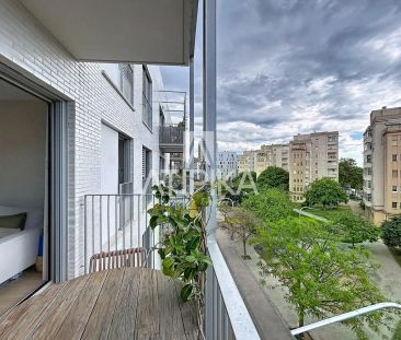 Barcelona - Photo 2