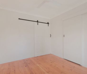 Charming, Bright & Perfectly Located Two Bedroom Homette - Photo 4