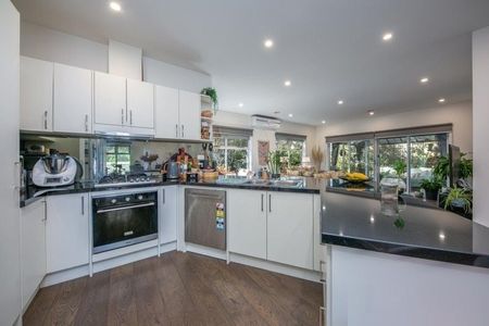 2/43 Grant Avenue, Gisborne - Photo 4