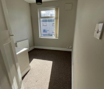 3 bedroom apartment to rent - Photo 2