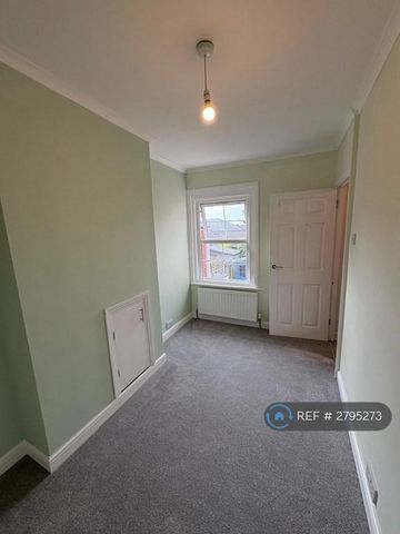 3 bedroom terraced house to rent - Photo 4