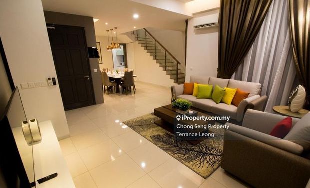 Tropical Villa, Taman Bukit Serdang, Seri Kembangan - Photo 1