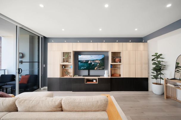 Gorgeous Two Bedroom Apartment in Ultra-Convenient Position - Photo 1