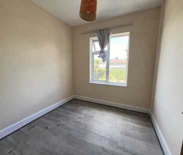 4 bedroom semi-detached house to rent - Photo 3