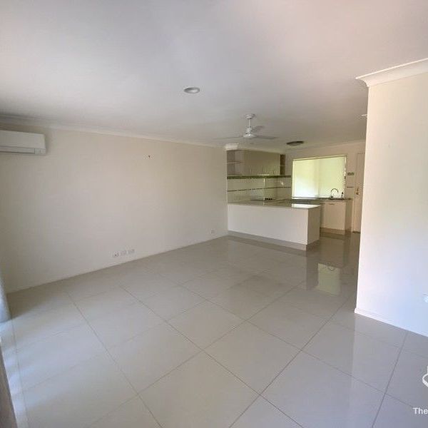 $650 per week - Photo 1