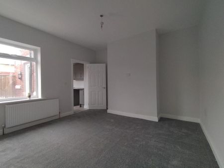 2 bed lower flat to rent in NE64 - Photo 5