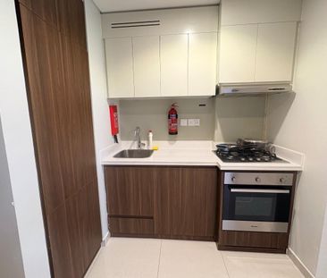 Canal view, cozy one bed, yearly or Monthly - Photo 3