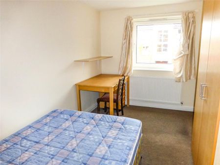 3 bedroom flat to rent - Photo 3