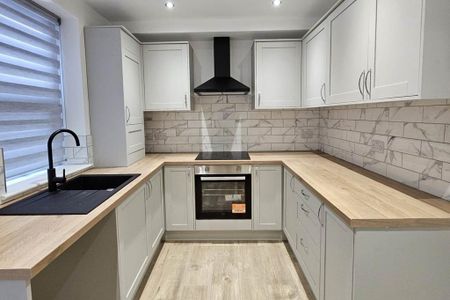4 bedroom terraced house to rent - Photo 4